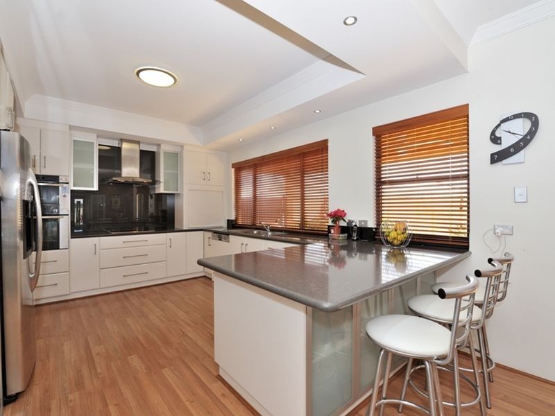 4 Apache Street, Rockingham WA 6168