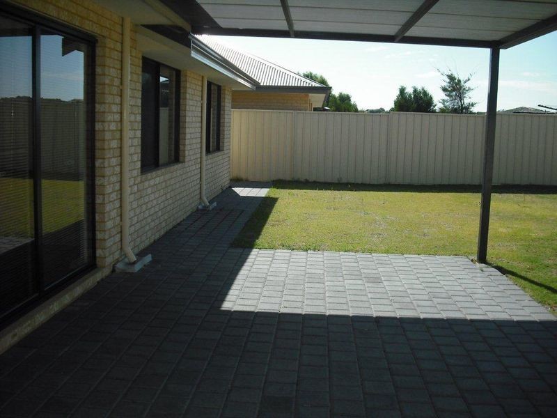 27 Frenchmans Crescent, Secret Harbour WA 6173