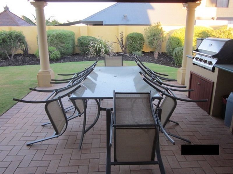 19 Cobblestone Circuit, Secret Harbour WA 6173