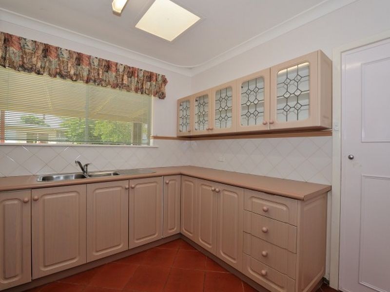 27 Seahaven Street, Safety Bay WA 6169