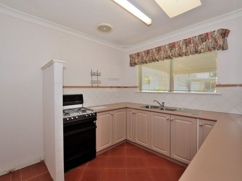 27 Seahaven Street, Safety Bay WA 6169