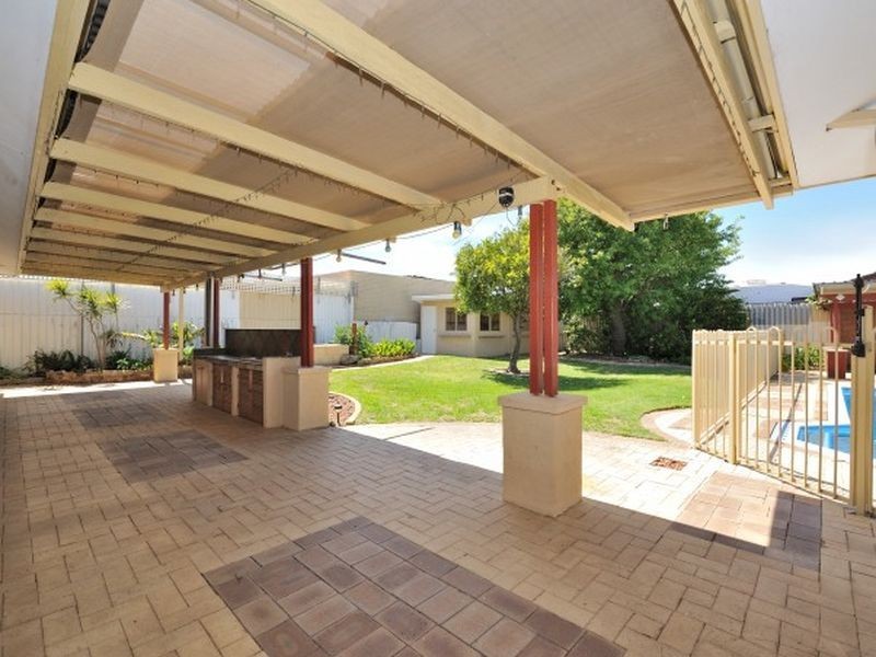 27 Seahaven Street, Safety Bay WA 6169