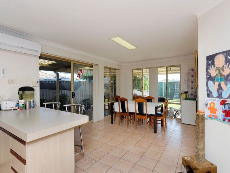 33 Nabberu Loop, Cooloongup WA 6168