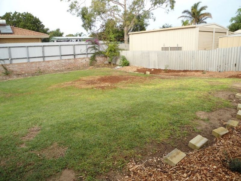 25 Okehampton Road,, Warnbro WA 6169