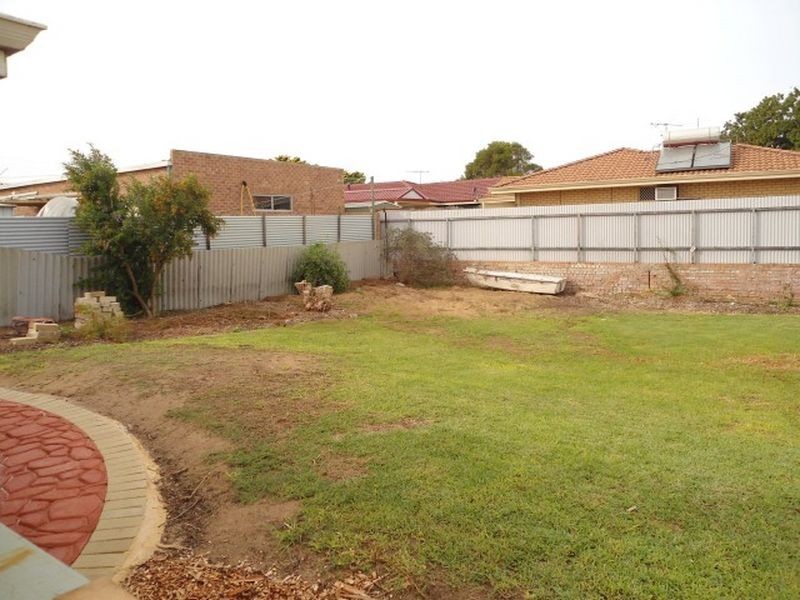 25 Okehampton Road,, Warnbro WA 6169