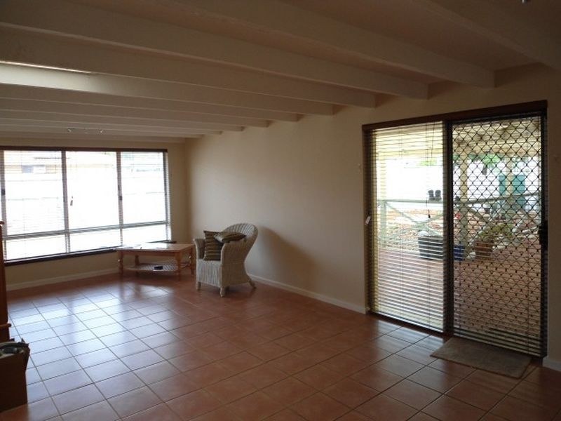 25 Okehampton Road,, Warnbro WA 6169