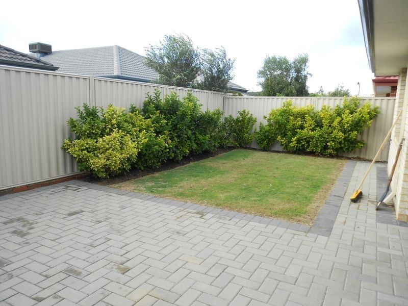 8 Dunsky Pass, Secret Harbour WA 6173