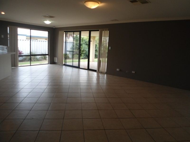 25 Coffs Bend, Secret Harbour WA 6173