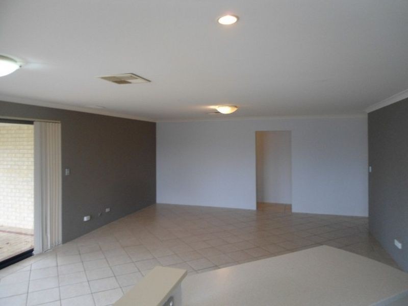 25 Coffs Bend, Secret Harbour WA 6173