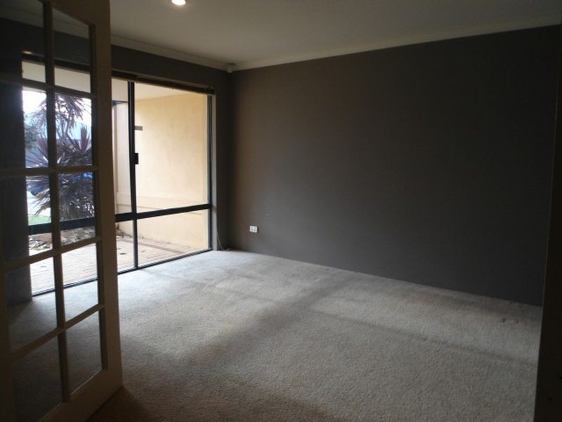 25 Coffs Bend, Secret Harbour WA 6173