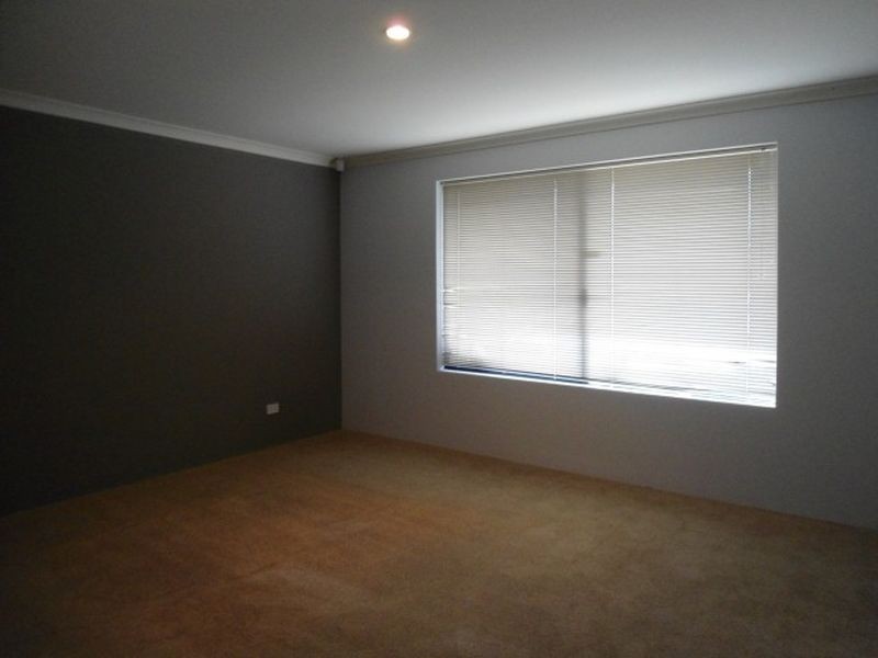 25 Coffs Bend, Secret Harbour WA 6173