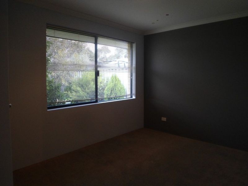 25 Coffs Bend, Secret Harbour WA 6173