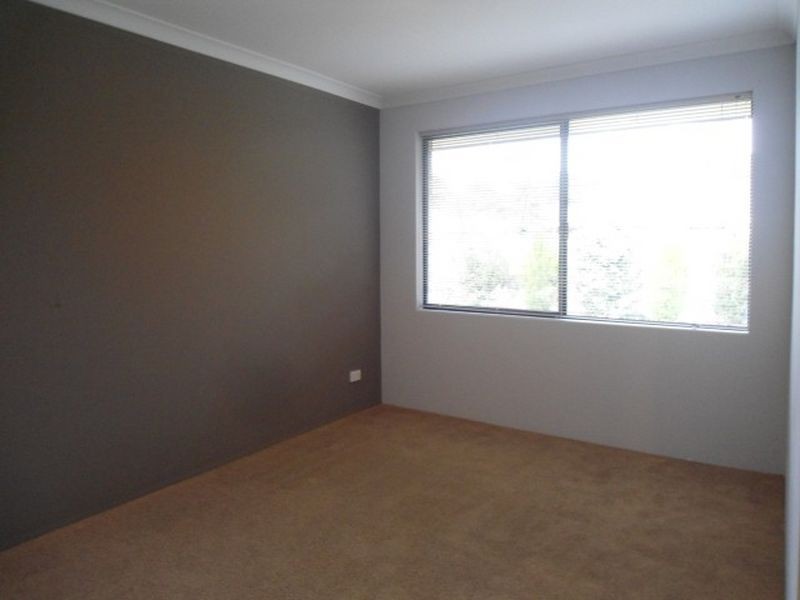 25 Coffs Bend, Secret Harbour WA 6173