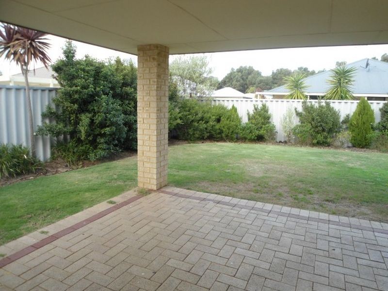 25 Coffs Bend, Secret Harbour WA 6173