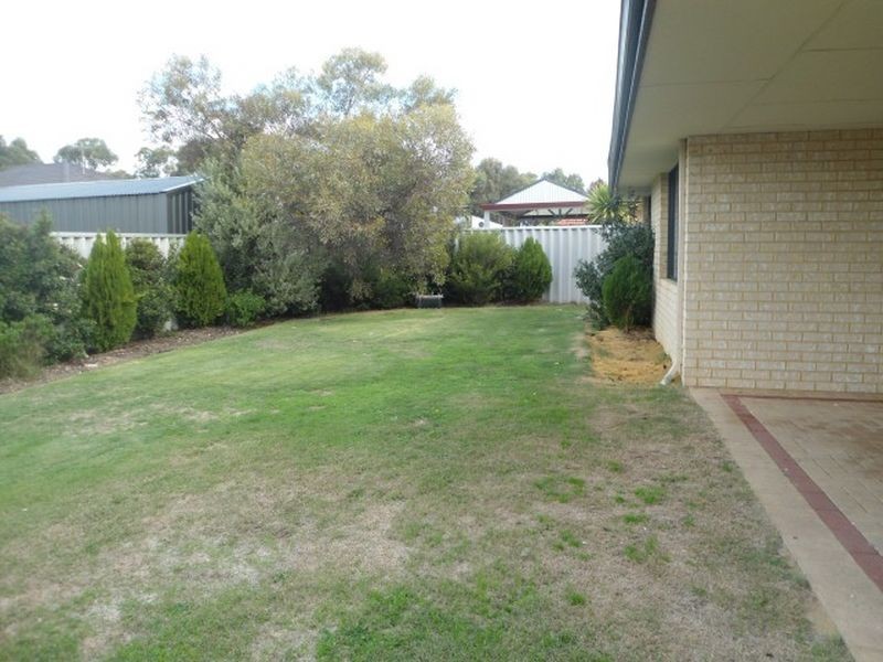 25 Coffs Bend, Secret Harbour WA 6173