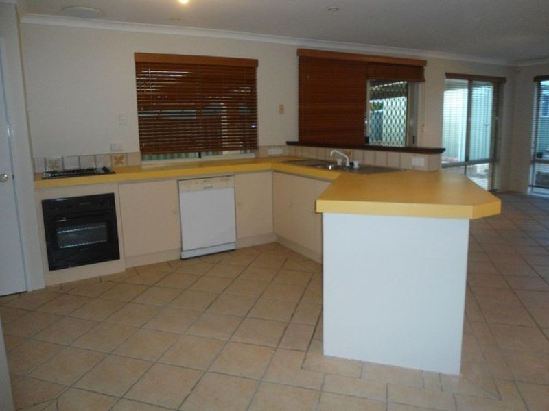 15 Jean Pierre Drive, Warnbro WA 6169