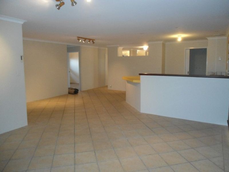 15 Jean Pierre Drive, Warnbro WA 6169