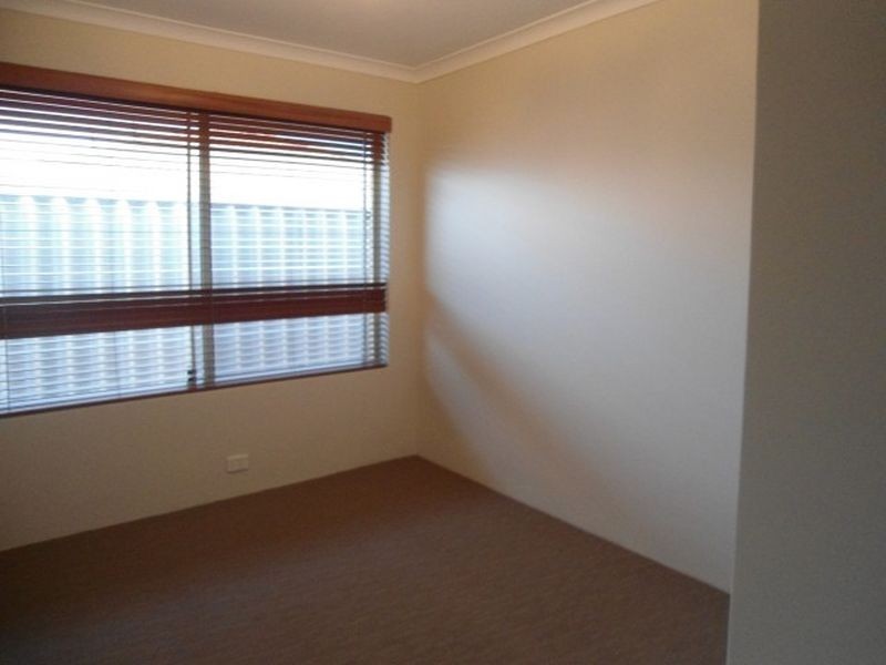 15 Jean Pierre Drive, Warnbro WA 6169