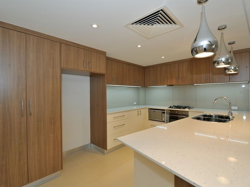 1/3 Rockingham Beach Road, Rockingham WA 6168