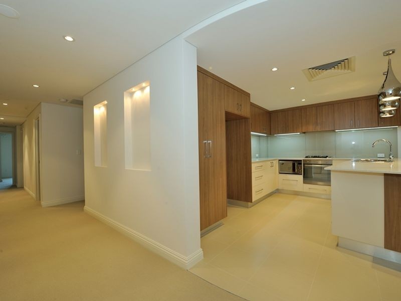 1/3 Rockingham Beach Road, Rockingham WA 6168