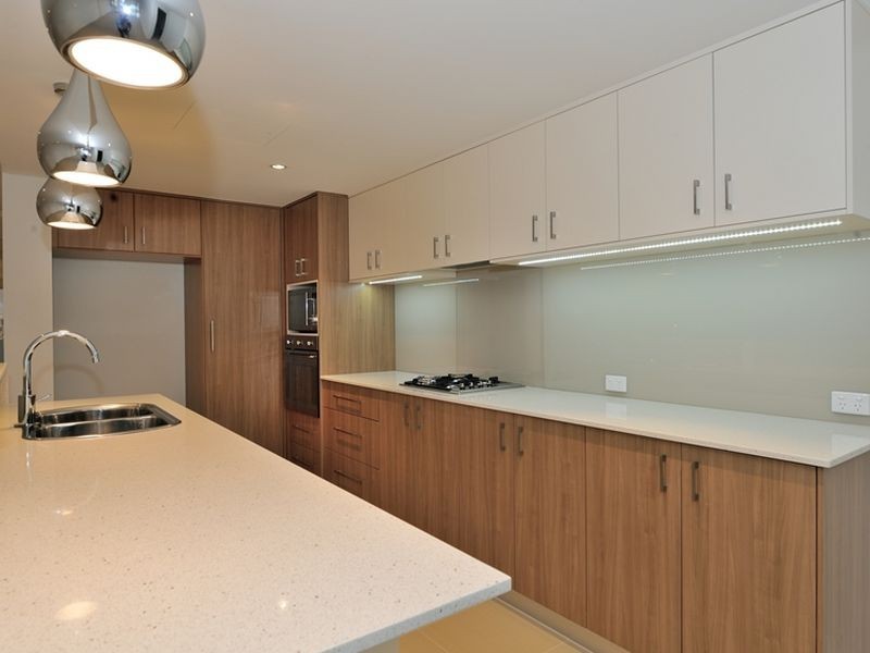 4/3 Rockingham Beach Road, Rockingham WA 6168