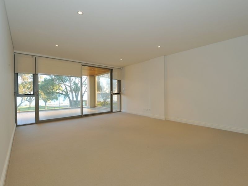 4/3 Rockingham Beach Road, Rockingham WA 6168