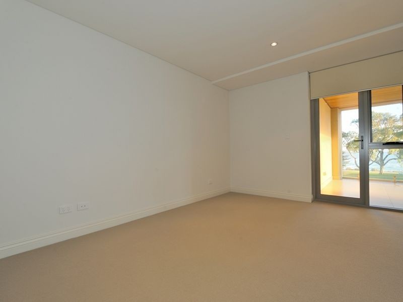 4/3 Rockingham Beach Road, Rockingham WA 6168