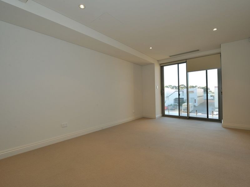 4/3 Rockingham Beach Road, Rockingham WA 6168