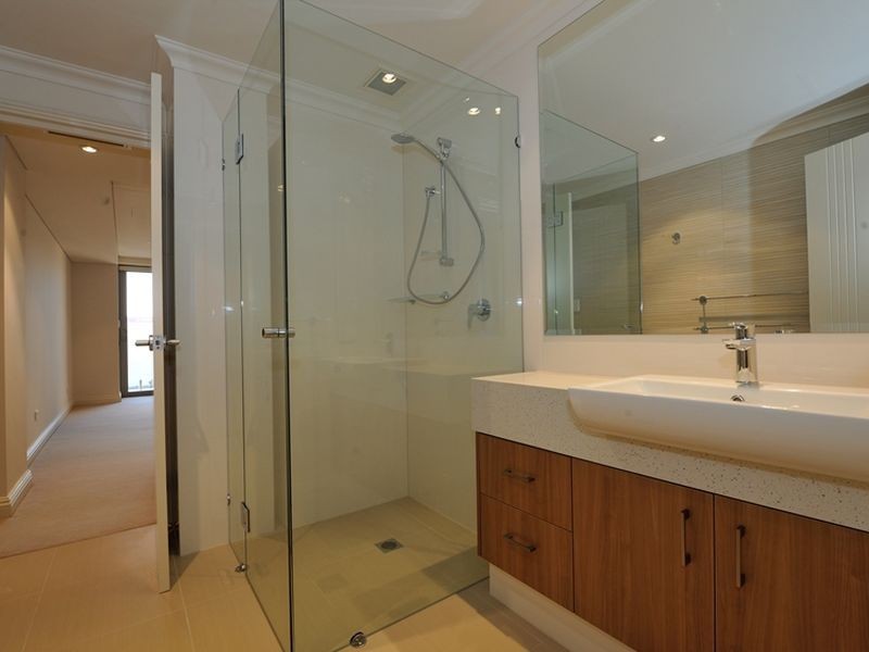 4/3 Rockingham Beach Road, Rockingham WA 6168