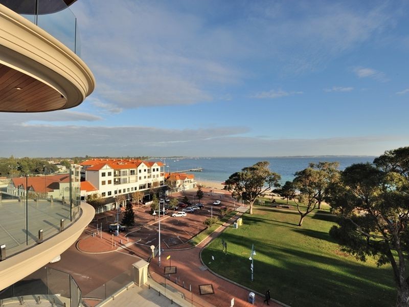 8/3 Rockingham Beach Road, Rockingham WA 6168