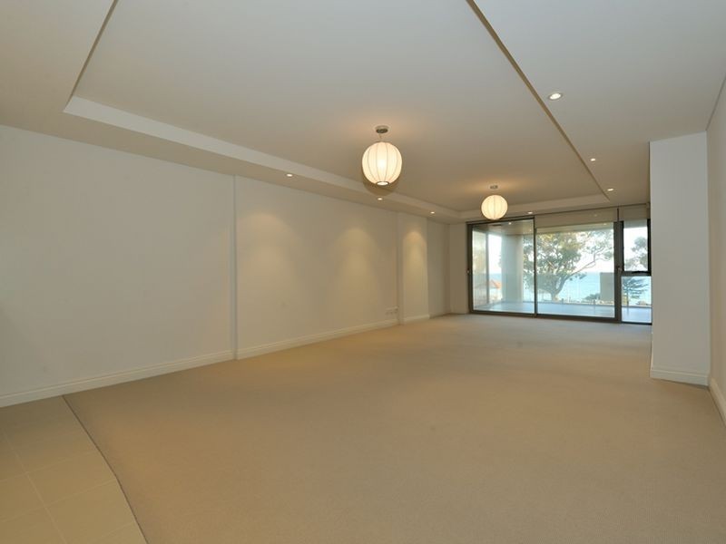 1/3 Rockingham Beach Road, Rockingham WA 6168