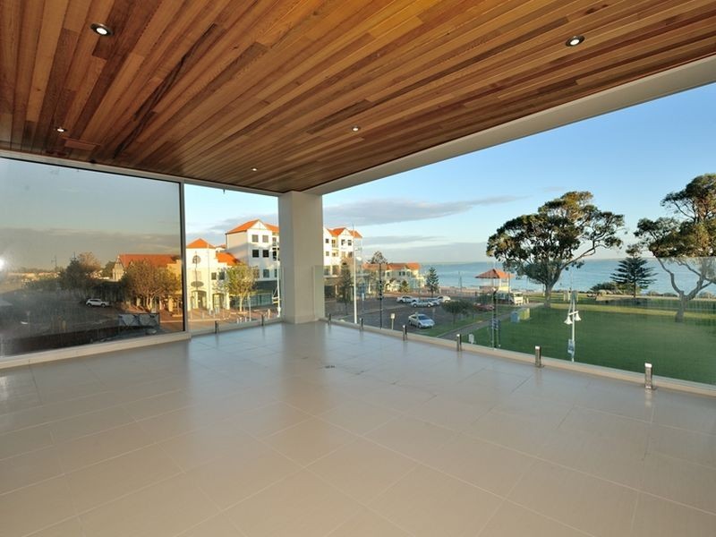 1/3 Rockingham Beach Road, Rockingham WA 6168