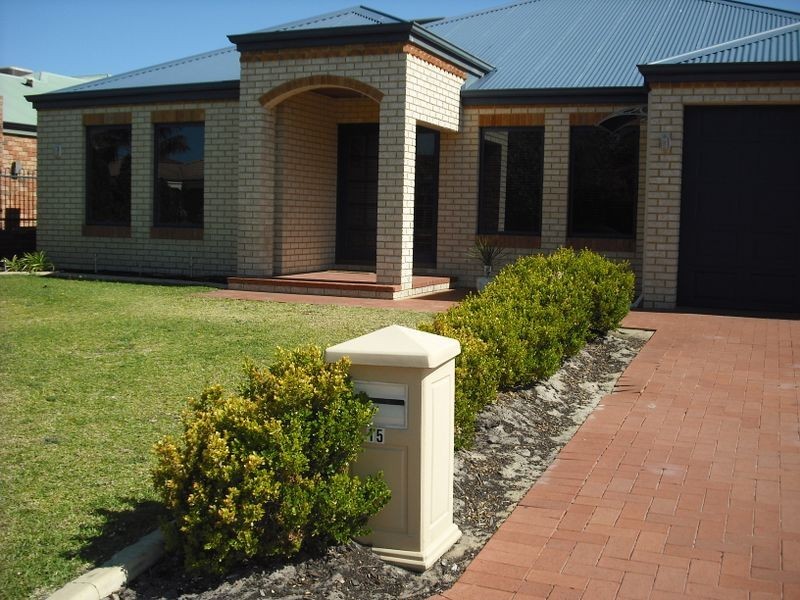 15 Mustique Mews, Secret Harbour WA 6173