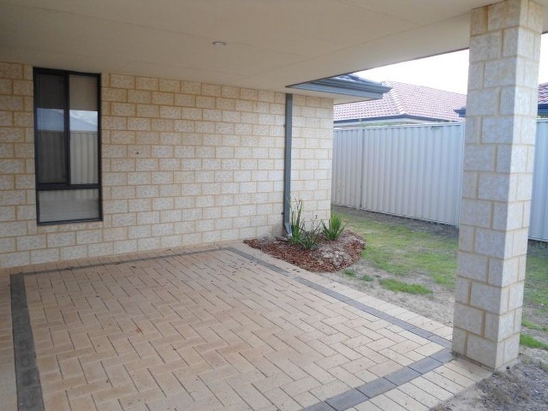 22 Indee Pass, Secret Harbour WA 6173