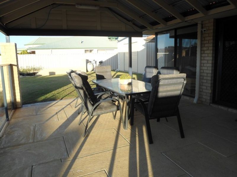 11 Zedora Loop, Port Kennedy WA 6172