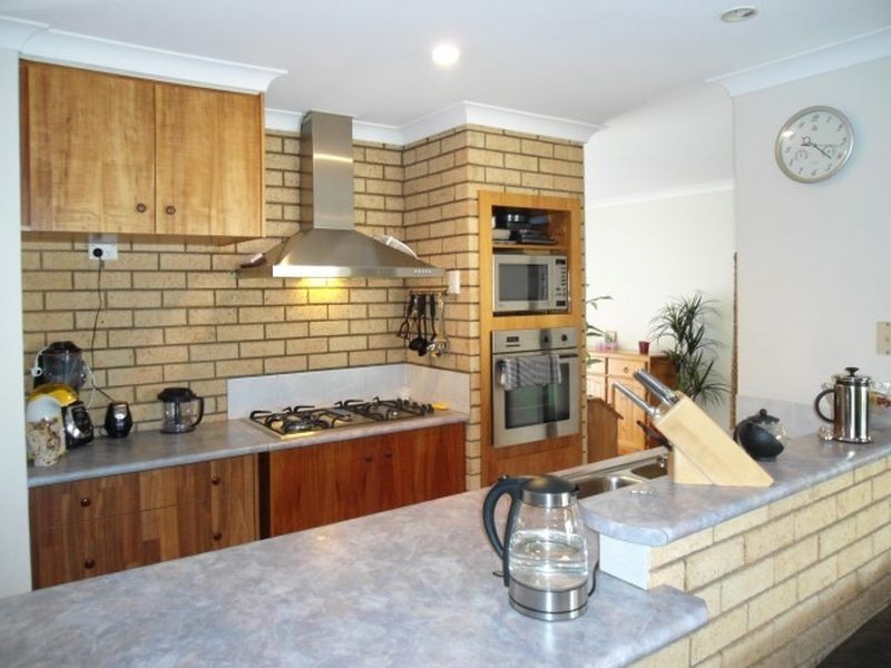 8 Caballo Crt, Safety Bay WA 6169