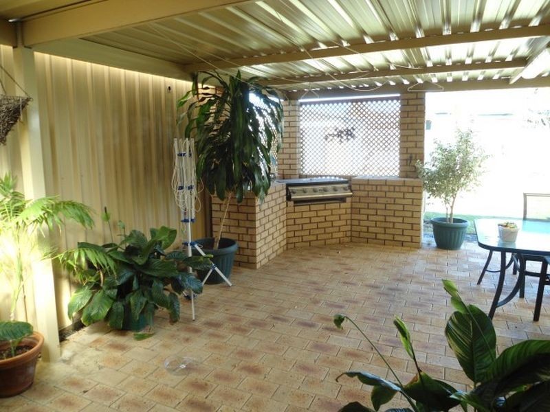 8 Caballo Crt, Safety Bay WA 6169