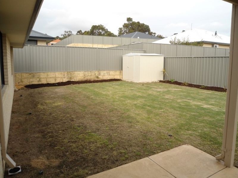 16 Westcliff Street, Wellard WA 6170