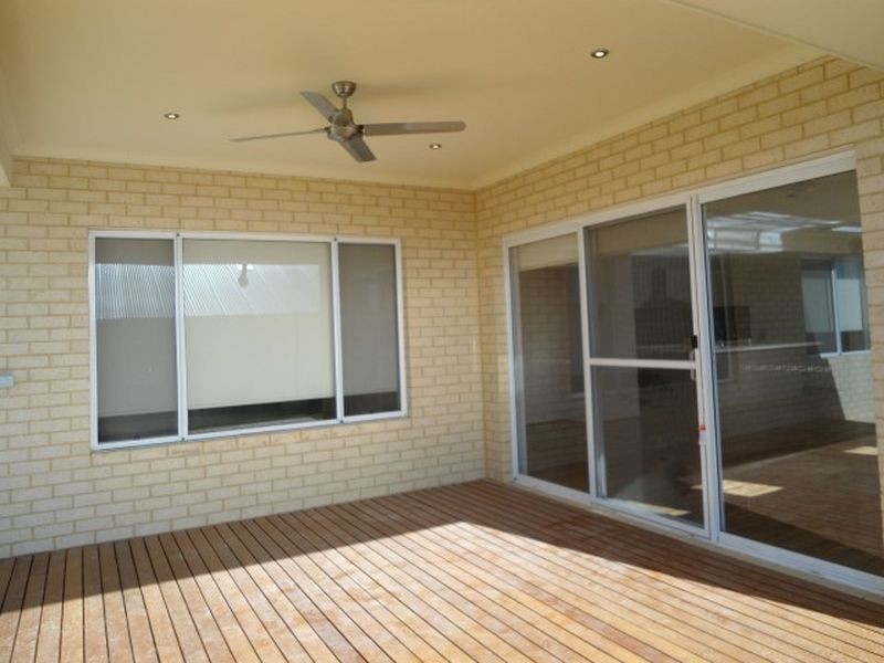 14 Holloways Ridge, Secret Harbour WA 6173