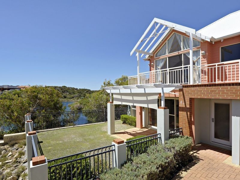 1/2 Albenga Place, Secret Harbour WA 6173