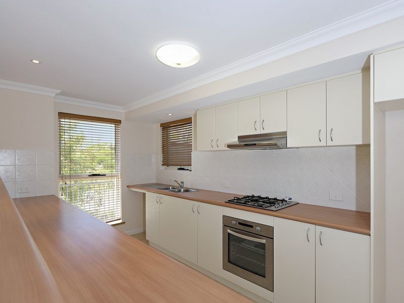 1/2 Albenga Place, Secret Harbour WA 6173