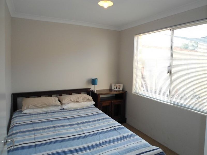 1/5 Crusoe Link, Secret Harbour WA 6173