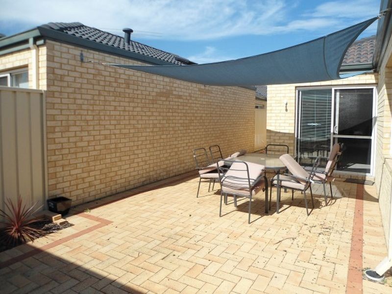 1/5 Crusoe Link, Secret Harbour WA 6173