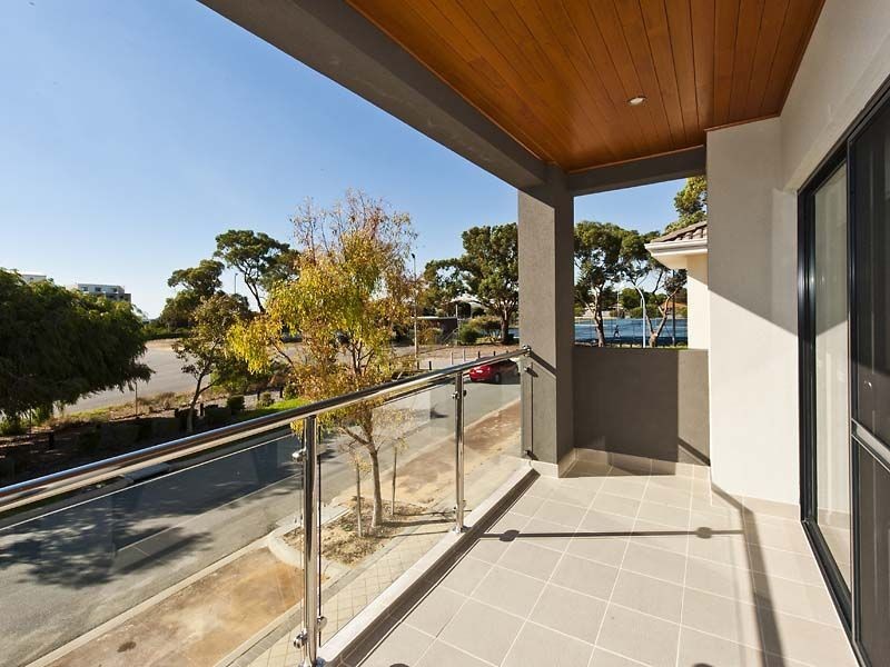 16 Devonshire Turn, Rockingham WA 6168