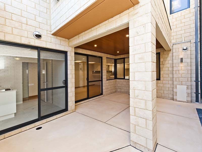 16 Devonshire Turn, Rockingham WA 6168