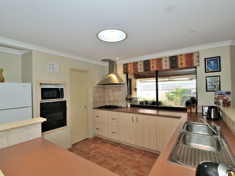 2 Galway Gardens, Warnbro WA 6169