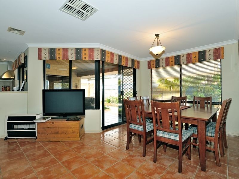2 Galway Gardens, Warnbro WA 6169