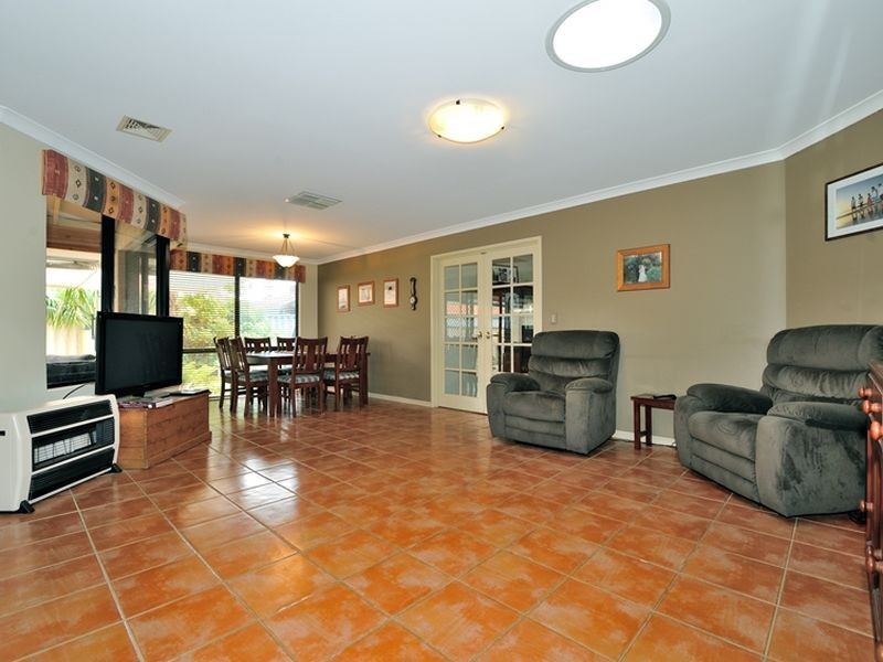 2 Galway Gardens, Warnbro WA 6169
