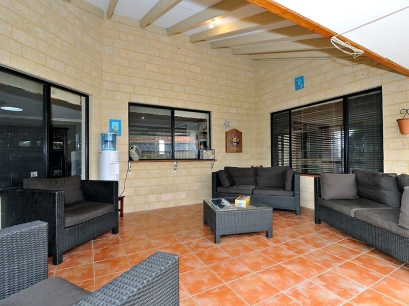 2 Galway Gardens, Warnbro WA 6169
