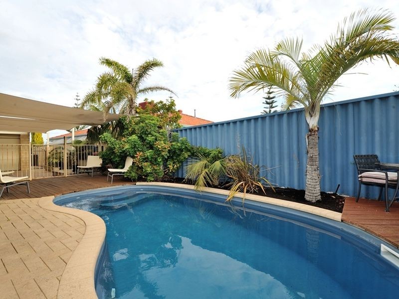 2 Galway Gardens, Warnbro WA 6169